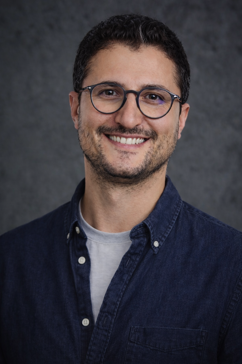Portrait of Omid, founder of Immoleit